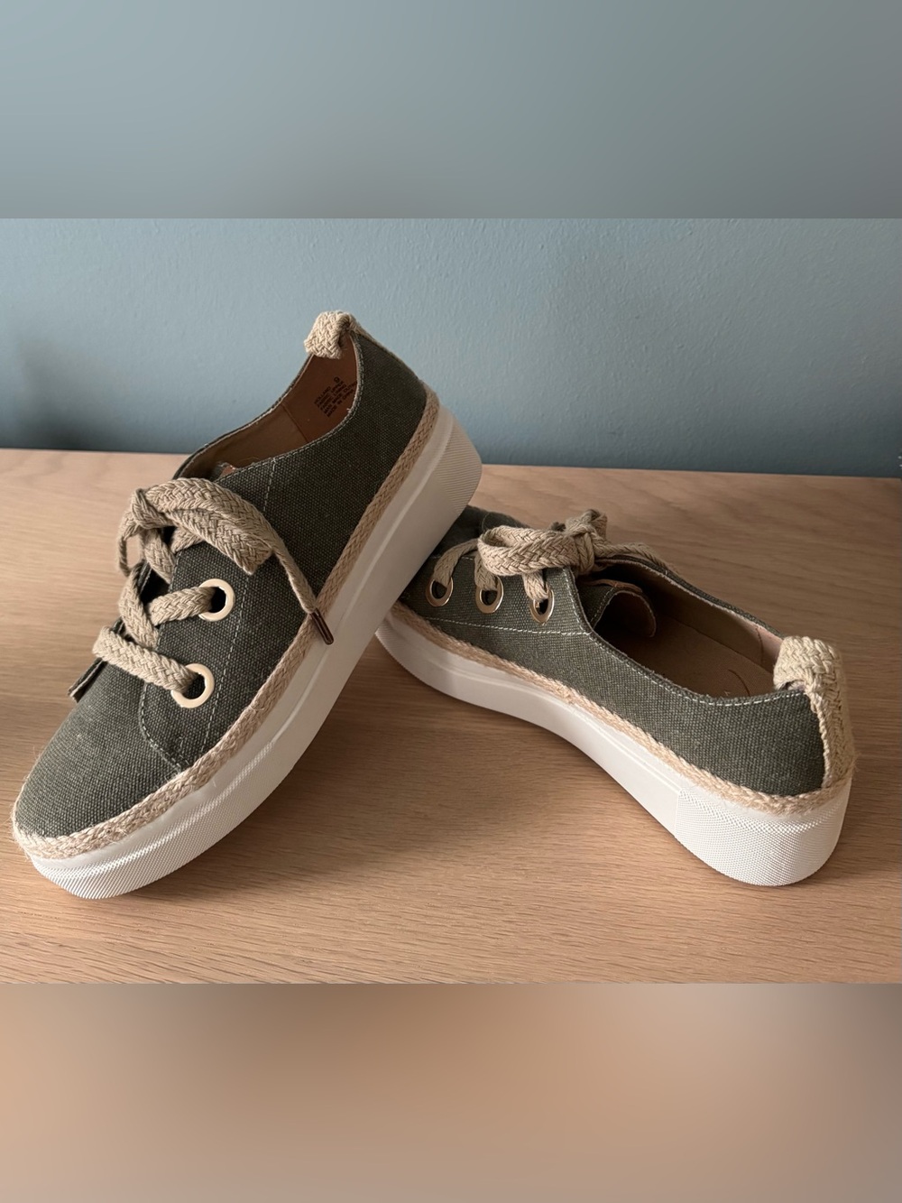 Women’s Yellowbox Olive Green Canvas Lace-Up Sneakers with Rope Trim Size 9 NWOB